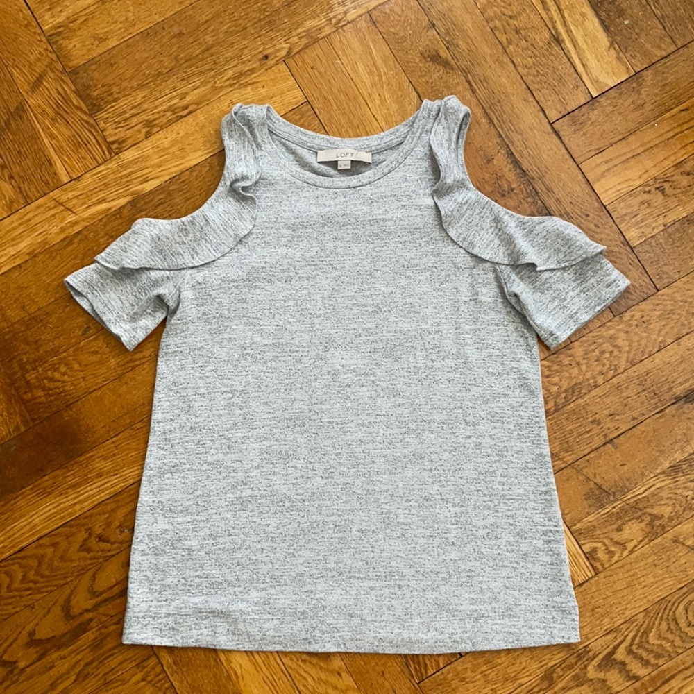 Ann Taylor LOFT Heather Gray Cold Shoulder Ruffle Top Extra Small